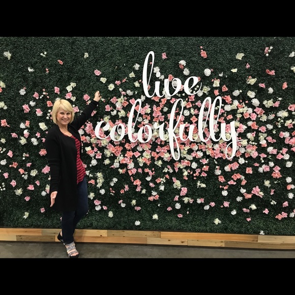 Meet your Posher, Malinda - Picture 2 of 2